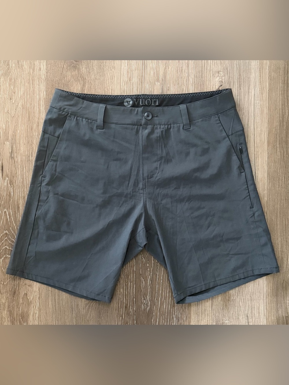 Vuori Aim Shorts 8” Men’s Charcoal Gray Sz 32 V368 Athletic Golf Travel